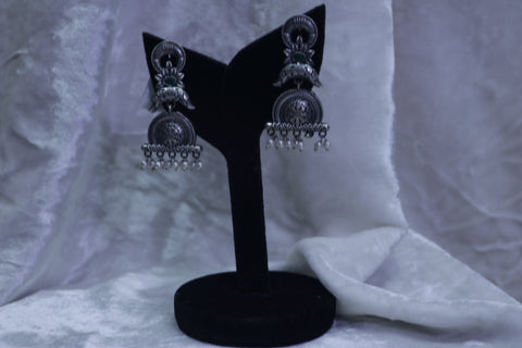 Fancy white metal ear rings with white pearl