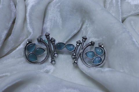 Fancy white metal ice blue earrings